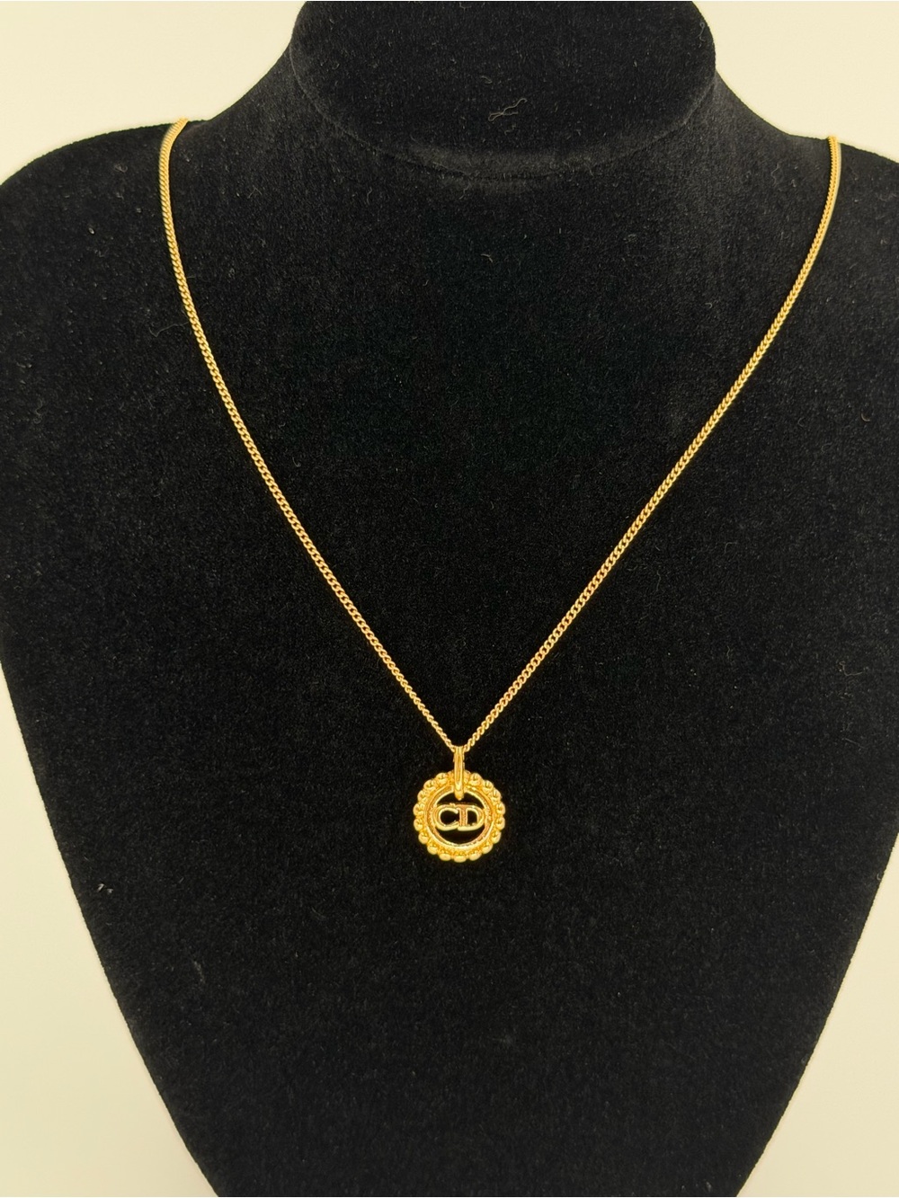 Dior Vintage Gold Tone Medallion Pendant Necklace Excellent Condition - Picture 2 of 12